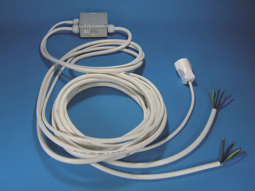 Energiesplitter Eco, Zuleitung2 m + Ableitungen 2 x 5 m